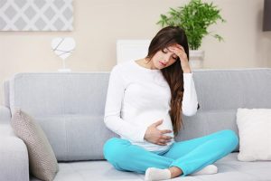 أبرز أعراض فرط الغدة الدرقية أثناء الحمل