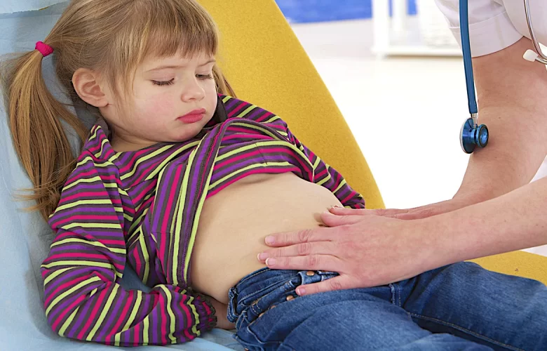 4 مشاكل هضمية شائعة تصيب الأطفال الصغار