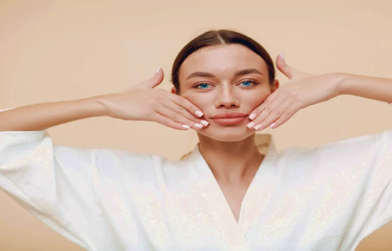 5 تمارين يوغا تساعد على تجميل البشرة وإبطاء معالم الشيخوخة