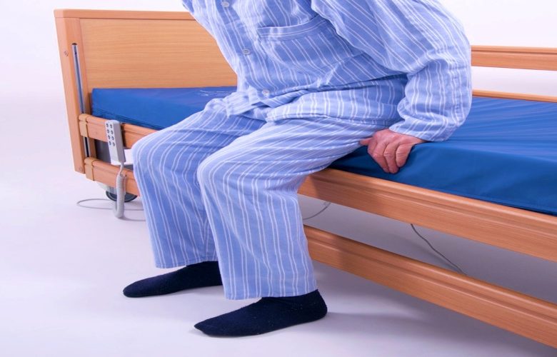 أيهما أفضل لكبار السن الاستلقاء على مراتب صلبة أم ناعمة؟