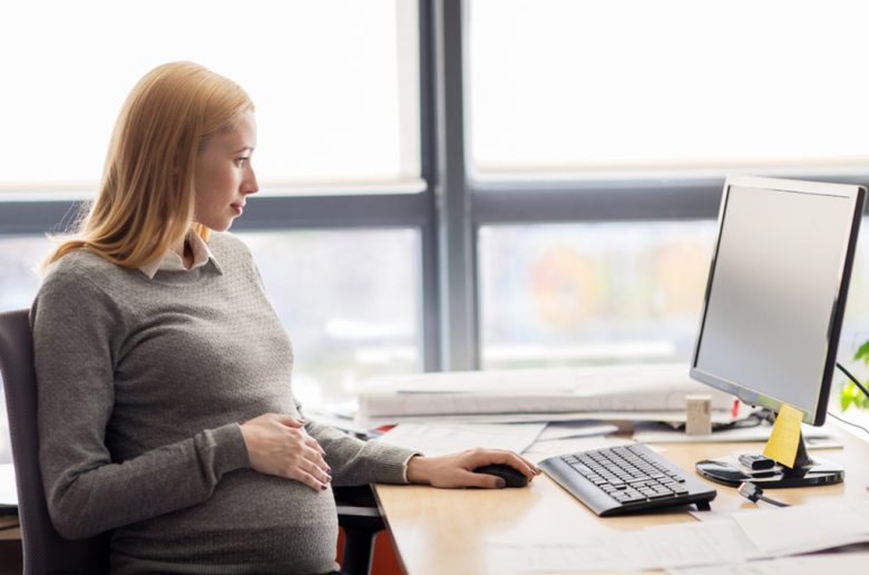 العمل أثناء الحمل العمل أثناء الحمل