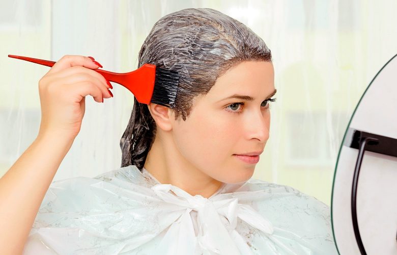 إليكي حواء.. أهم النصائح عند قيامك بصبغ شعرك داخل المنزل