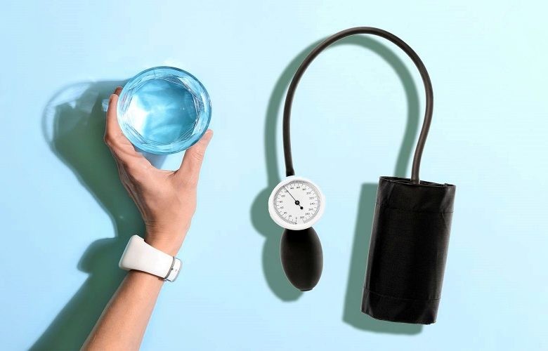 هل شرب الماء يعمل على خفض ضغط الدم المرتفع؟ هل شرب الماء يعمل على خفض ضغط الدم المرتفع؟