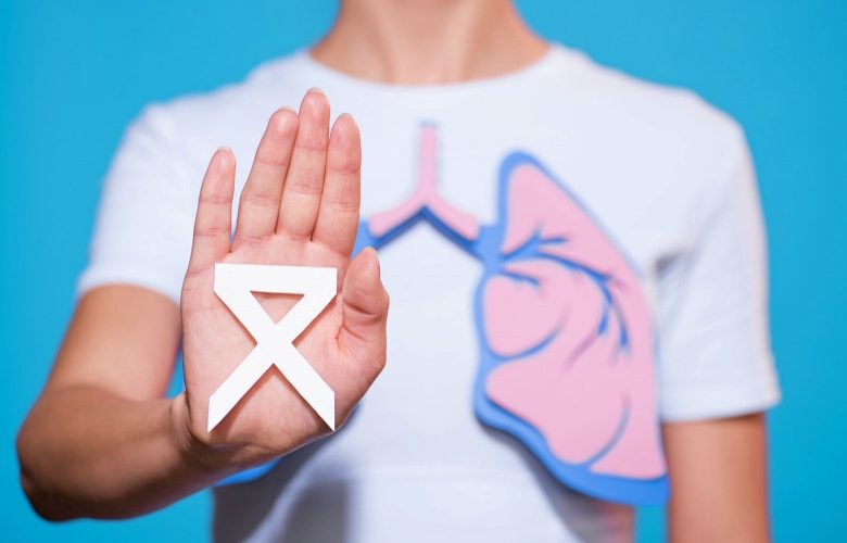 5 علامات مبكرة تدل على حدوث الإصابة بسرطان الرئة 5 علامات مبكرة تدل على حدوث الإصابة بسرطان الرئة