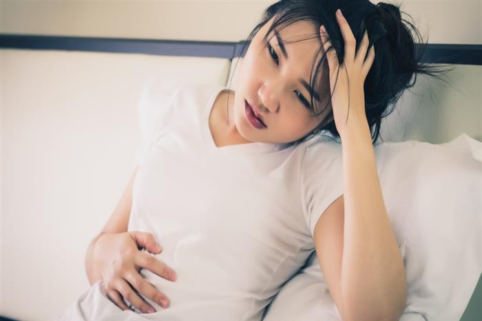 آلام البطن والصداع في وقت واحد