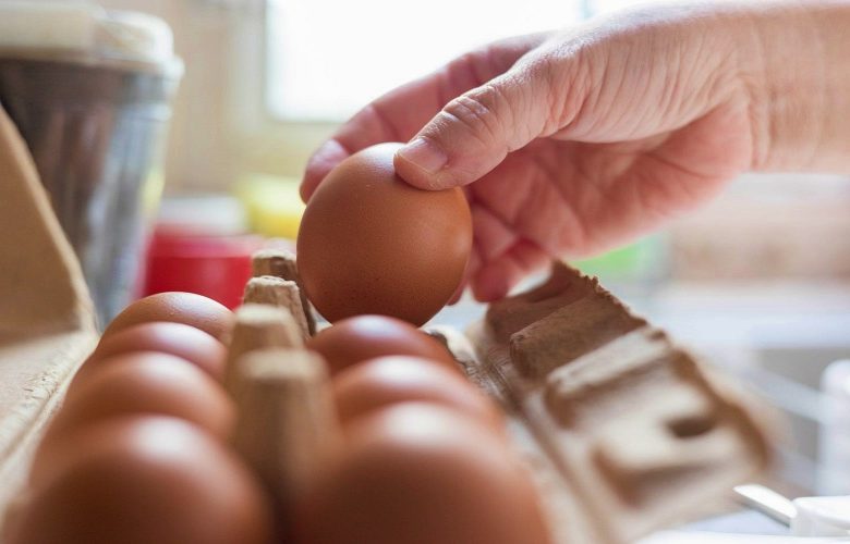 هل يجب على مرضى النقرس الامتناع عن تناول البيض؟