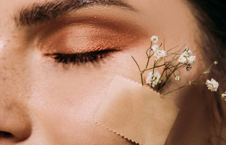 بعض العناصر الطبيعية الموجودة داخل المنزل والفعالة في علاج النمش