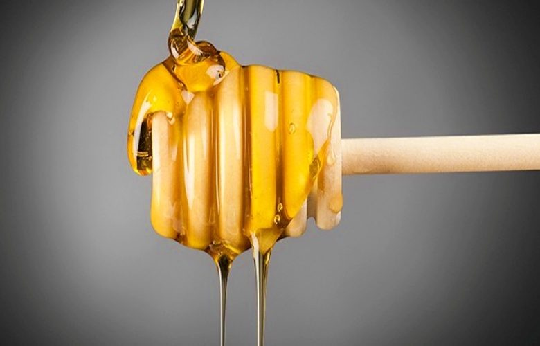 7 أطعمة ينبغي تجنب مشاركتها مع العسل 7 أطعمة ينبغي تجنب مشاركتها مع العسل