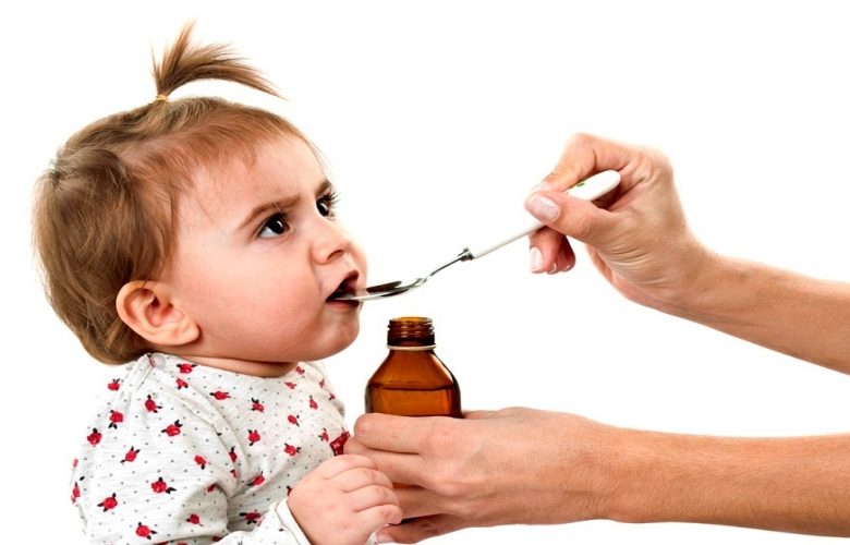 5 أخطاء شائع فعلها عند تناول الأطفال لأدوية علاج الإسهال الحاد