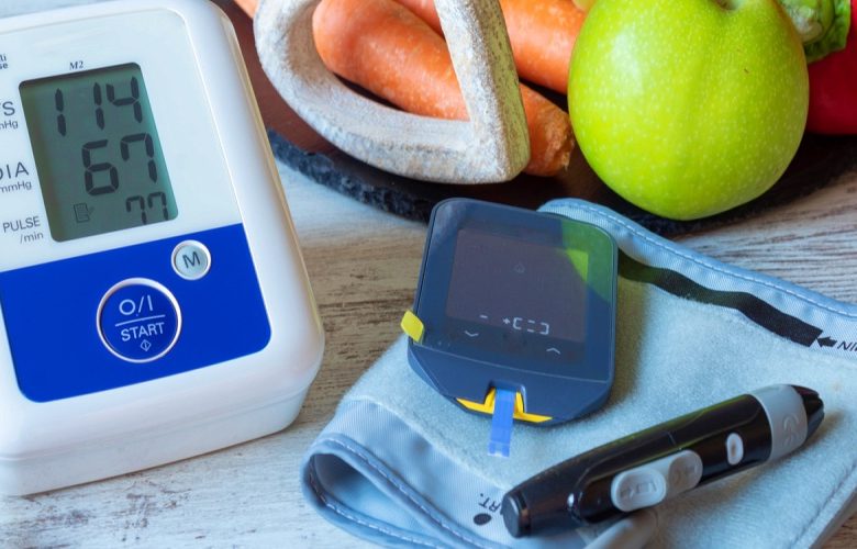 8 أطعمة يجب تجنبها عند المعاناة من ارتفاع ضغط الدم والسكري