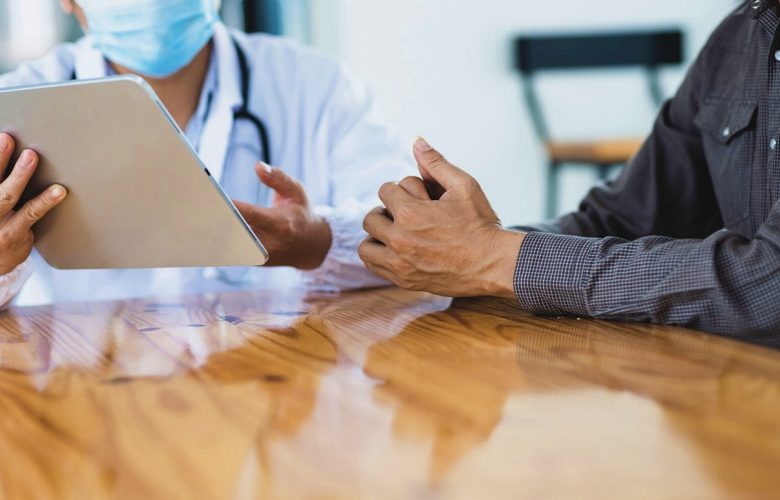 أنواع فحوصات الأورام السرطانية التي يجب إجراؤها بعد سن الـ 50 أنواع فحوصات الأورام السرطانية التي يجب إجراؤها بعد سن الـ 50