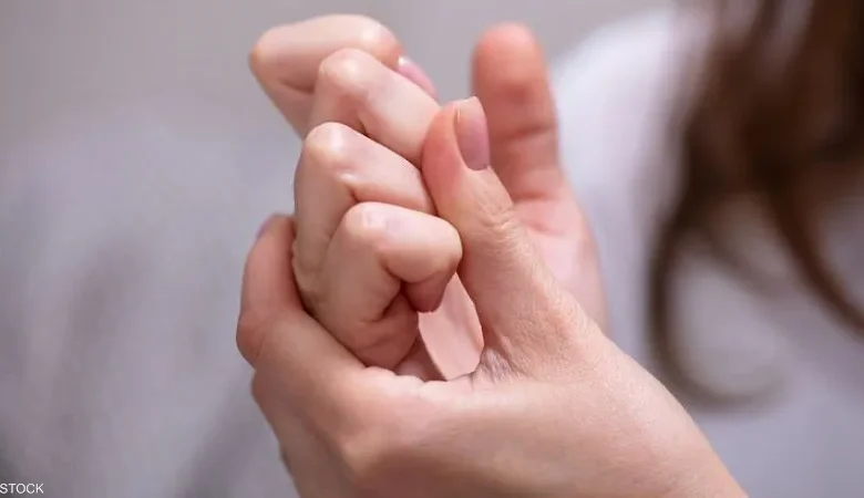 طقطقة الأصابع