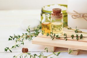 طرق استعمال زيت الروزماري كعلاج لحالات الصلع البسيط