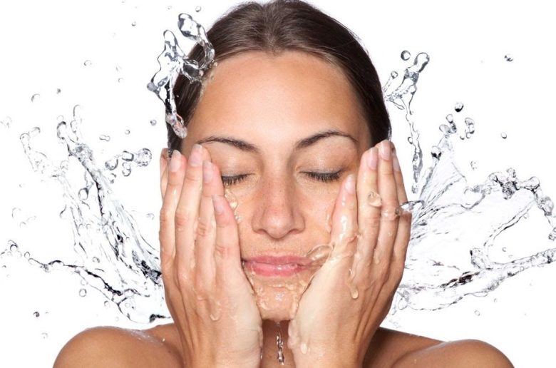 أضرار ناتجة عن غسل الوجه بشكل مفرط