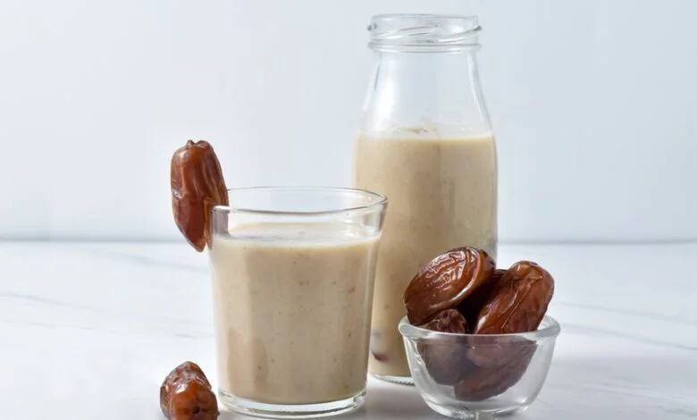 فوائد مشروب التمر مع الحليب الدافىء في الشتاء فوائد مشروب التمر مع الحليب الدافىء في الشتاء