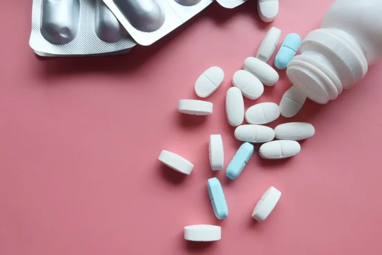 مشكلات صحية يسببها الإفراط في تناول الباراسيتامول