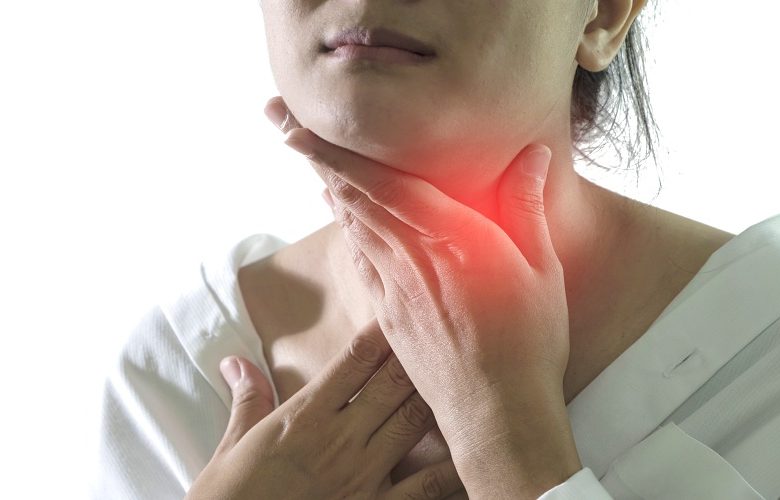 8 علامات تحذيرية تدل على الإصابة بسرطان الغدة الدرقية