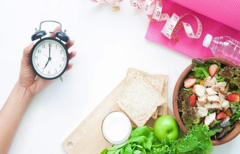 فوائد تعود على الجسم عند تناول وجبة العشاء قبل الـ 7 مساءا