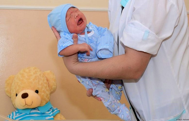 أهم العوامل المسببة لأزمة نقص المناعة الخلقي