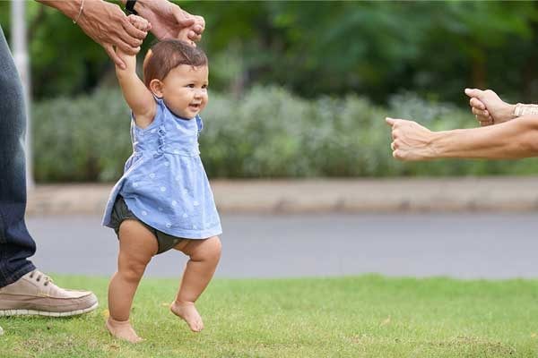 تأخر المشي عند الأطفال