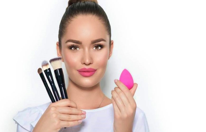 مكياج سريع في 5 دقائق للحصول على طلة طبيعية هادئة مكياج سريع في 5 دقائق للحصول على طلة طبيعية هادئة