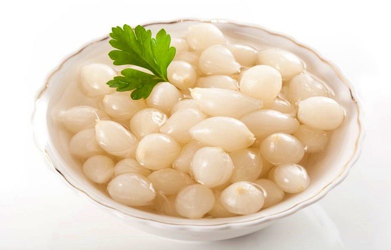 8 مجموعات يجب عليهم البعد عن تناول البصل المخلل