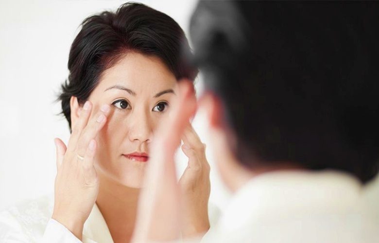 للحصول عل بشرة شبابية.. 7 خطوات لتدليك الوجه قبل الذهاب إلى الفراش للحصول عل بشرة صحية.. 7 خطوات لتدليك الوجه قبل الذهاب إلى الفراش