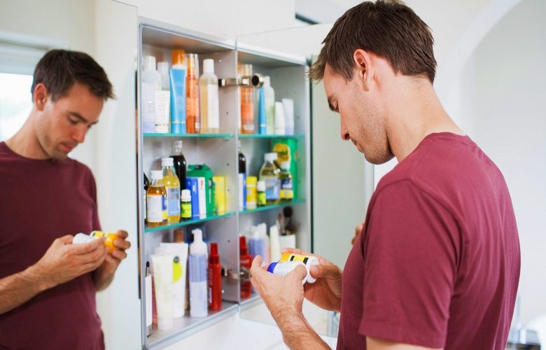 ما هي الأدوية الأساسية التي يجب أن تتواجد في خزانة الأدوية المنزلية؟
