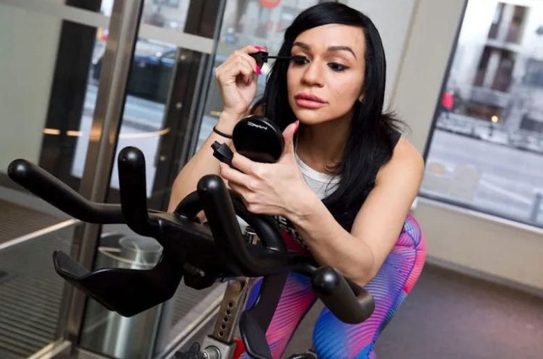 مستحضرات التجميل الممنوع تطبيقها أثناء ممارسة الرياضة