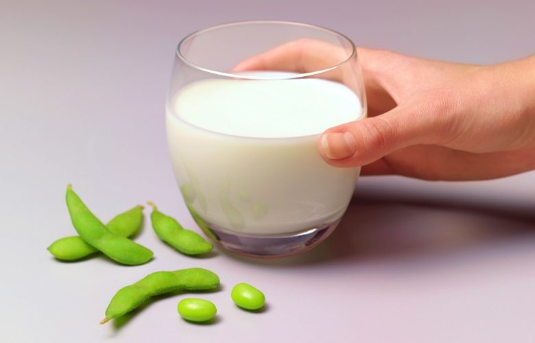 أهم 5 فوائد صحية لحليب الصويا