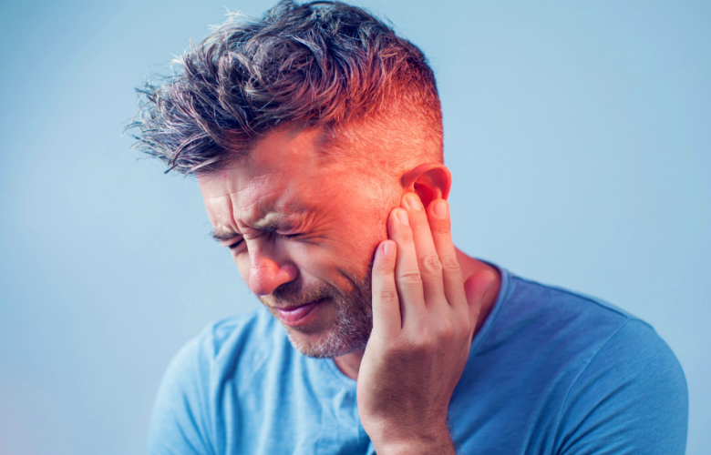 هل يسبب التهاب الأذن الوسطى حدوث الإصابة بثقب طبلة الأذن؟ هل يسبب التهاب الأذن الوسطى حدوث الإصابة بثقب طبلة الأذن؟