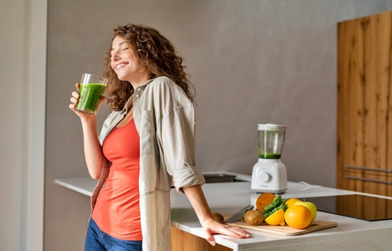 5 مشروبات صباحية لمساعدة البشرة على أن تبدو جميلة ونضرة 5 مشروبات صباحية لمساعدة البشرة على أن تبدو جميلة ونضرة