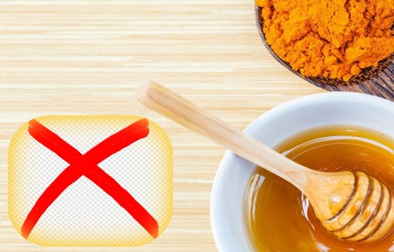 فئات من الواجب عليها تجنب تناول الكركم بالعسل