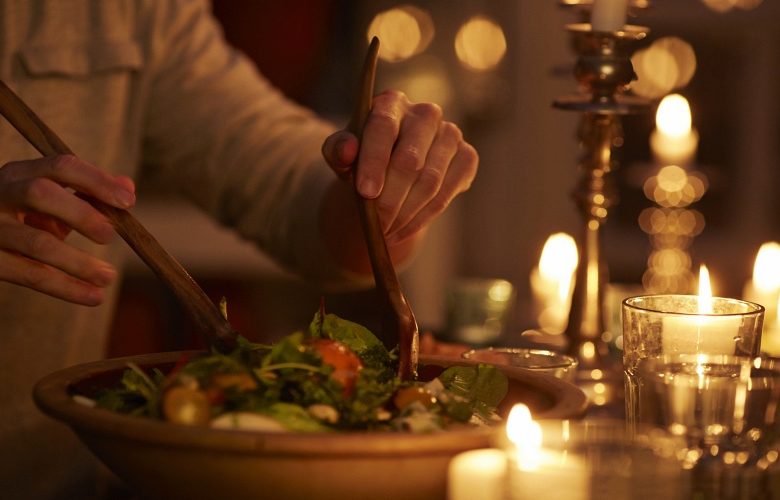 7 عادات صحية ينصح بممارستها بعد العشاء لتحسين عملية الهضم