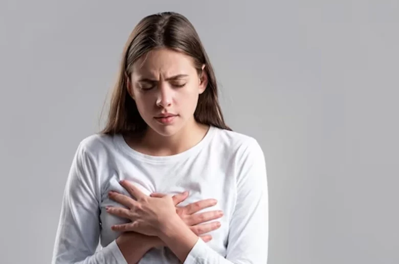 أسباب نغزات الثدي لدى النساء أسباب نغزات الثدي لدى النساء
