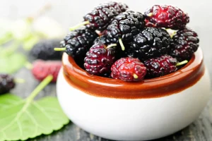 أضرار الإفراط في تناول التوت