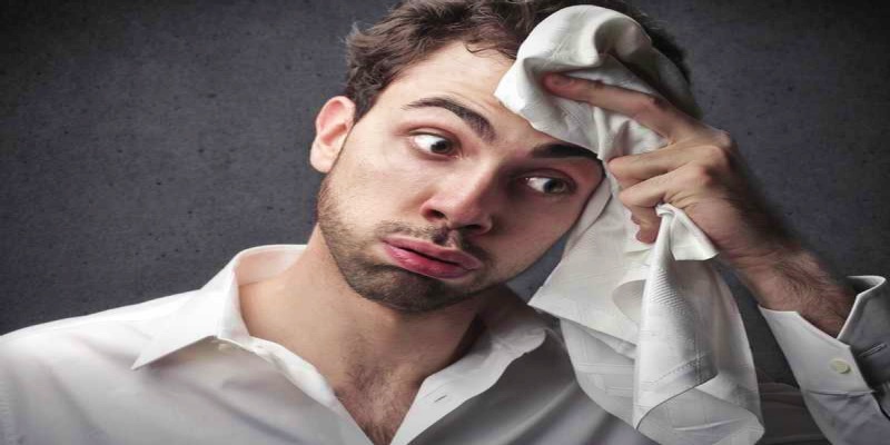 التعرق المفرط على منطقتي الرأس والجبهة