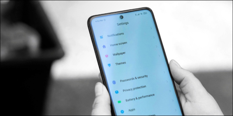 ضبط إعدادات الشاشات المستخدمة