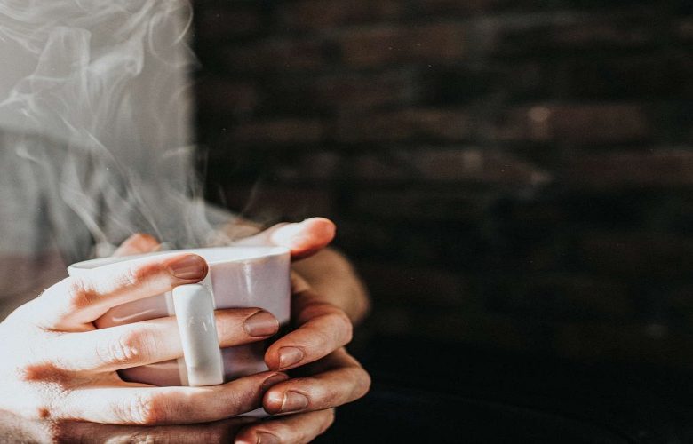 فوائد عظيمة لروتين شرب الماء الدافئ على الريق كل صباح فوائد عظيمة لروتين شرب الماء الدافئ على الريق كل صباح