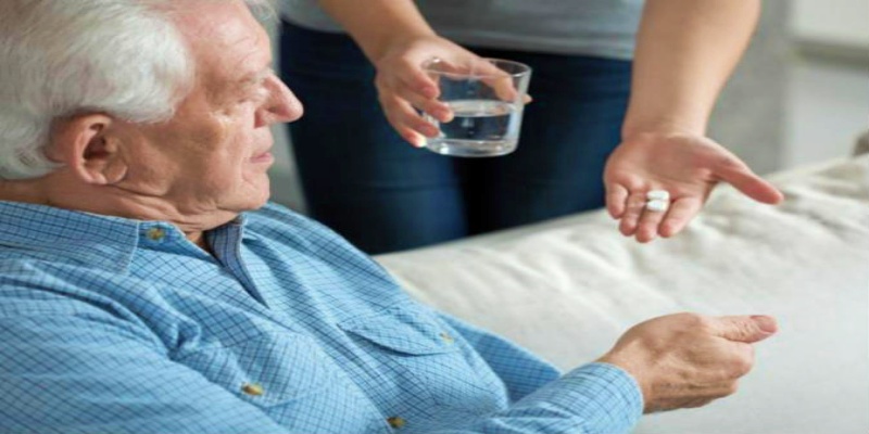 ما هي أسباب اعتماد كبار السن على الأدوية التي لا تستلزم وصفة طبية؟