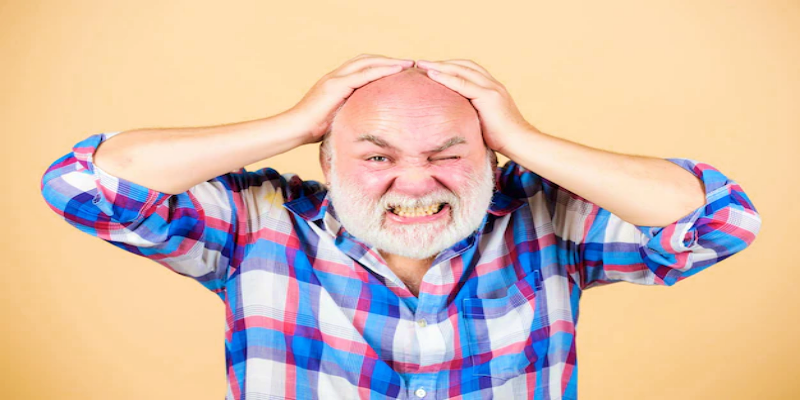 ما هي مظاهر تساقط الشعر عند كبار السن؟