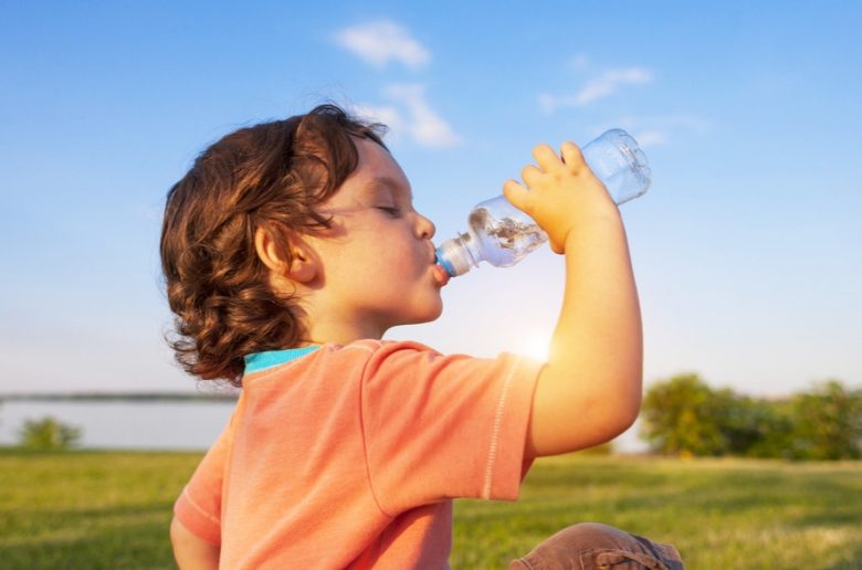 نصائح للحفاظ على رطوبة طفلك في الصيف