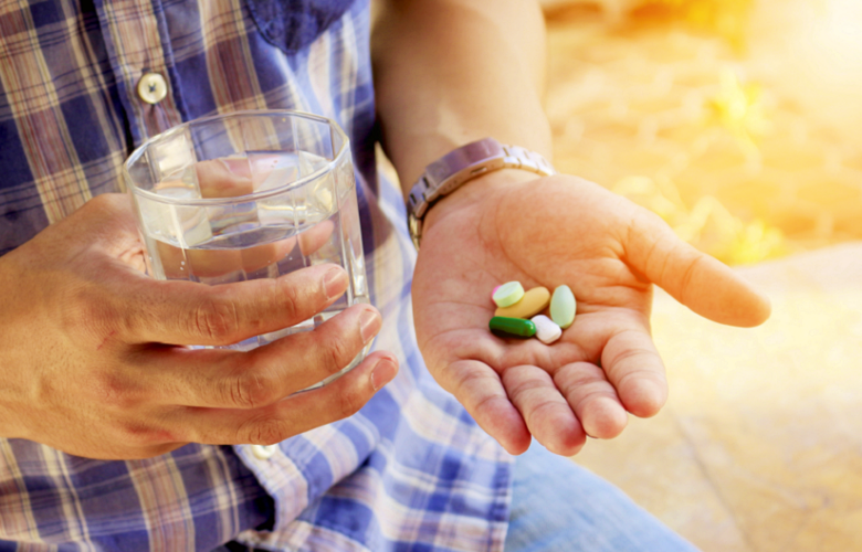 8 أدوية شائعة يمكن أن تزيد من مخاطر الإصابة بضربة الشمس