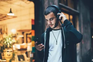استعمال سماعات الرأس بكثرة