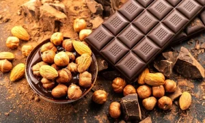 الشوكولاتة الداكنة مع المكسرات