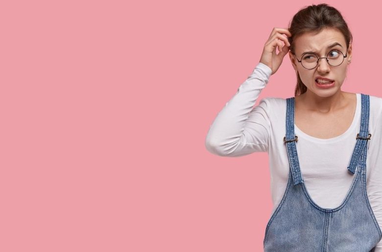 بثور فروة الرأس في فصل الصيف