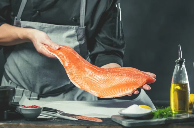 فوائد يقدمها تناول السلمون للصحة الجنسية لدى الرجال