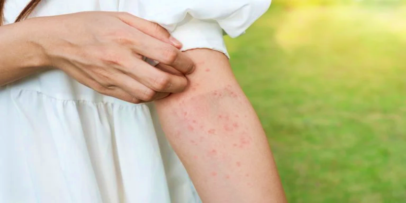 ما هي أهم الآثار الجانبية المحتملة لعصير الجزر والزنجبيل؟