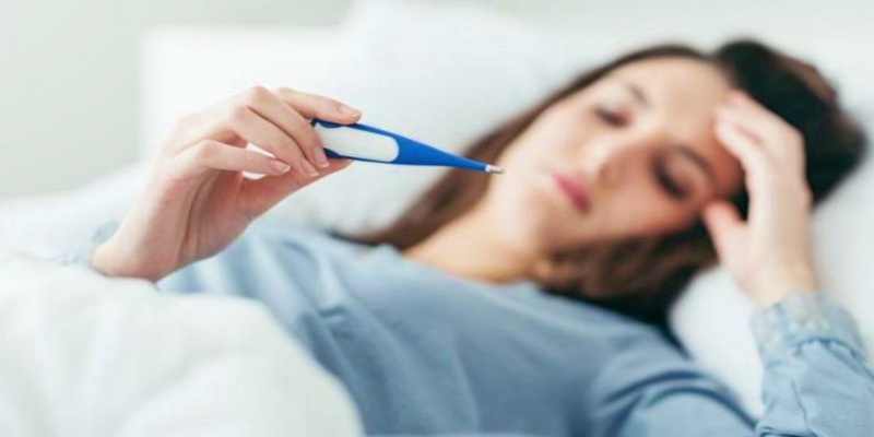 ما هي أهم العلامات النموذجية الدالة على الإصابة بالتهاب الدماغ الياباني؟