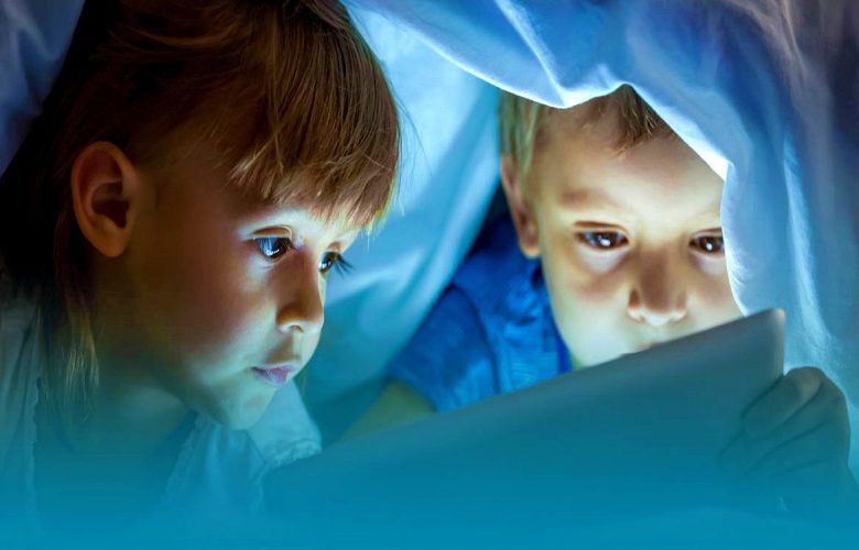 5 آثار خطيرة للضوء الأزرق على صحة الأطفال